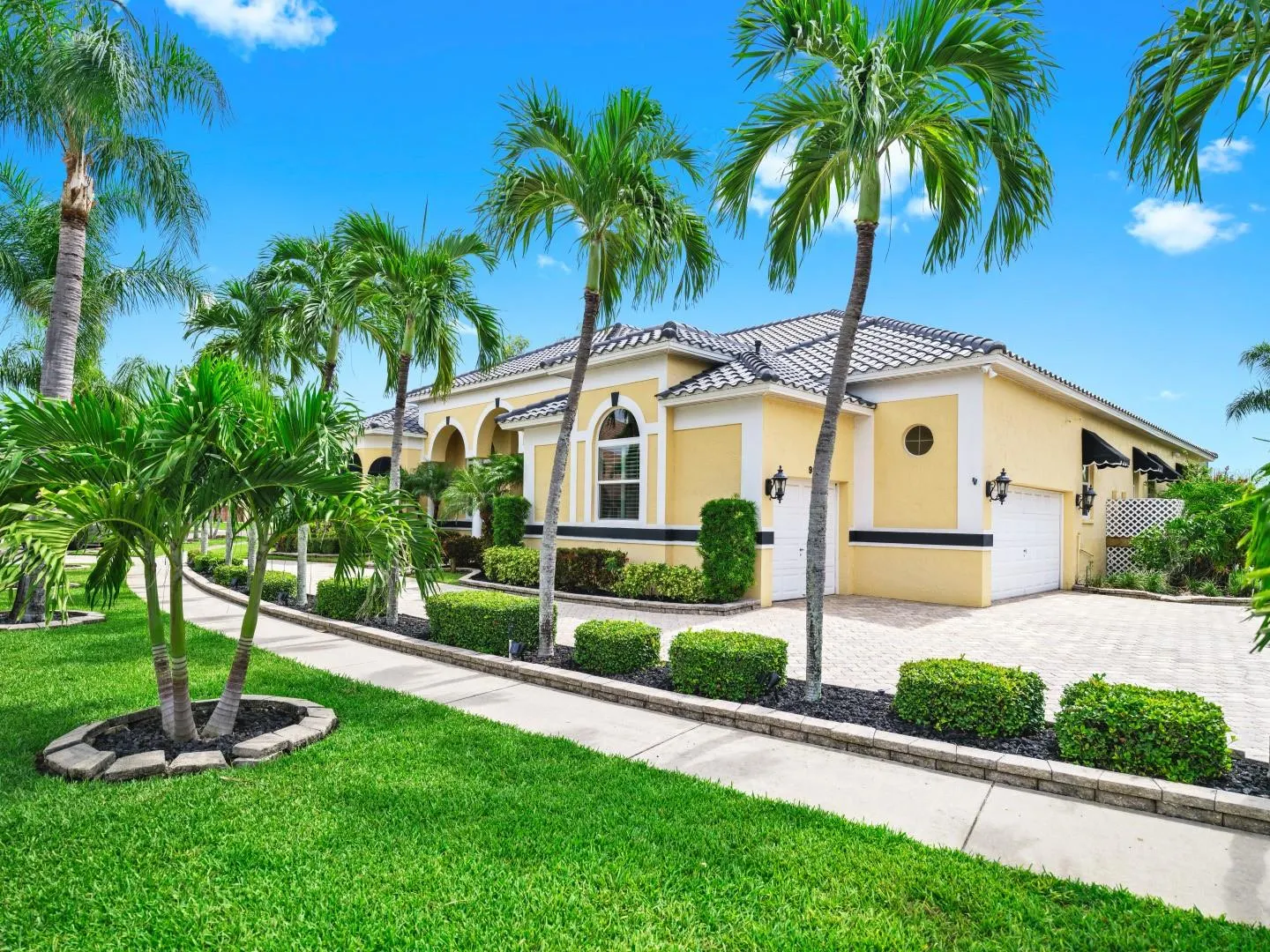 914 CAPRICCIO LN