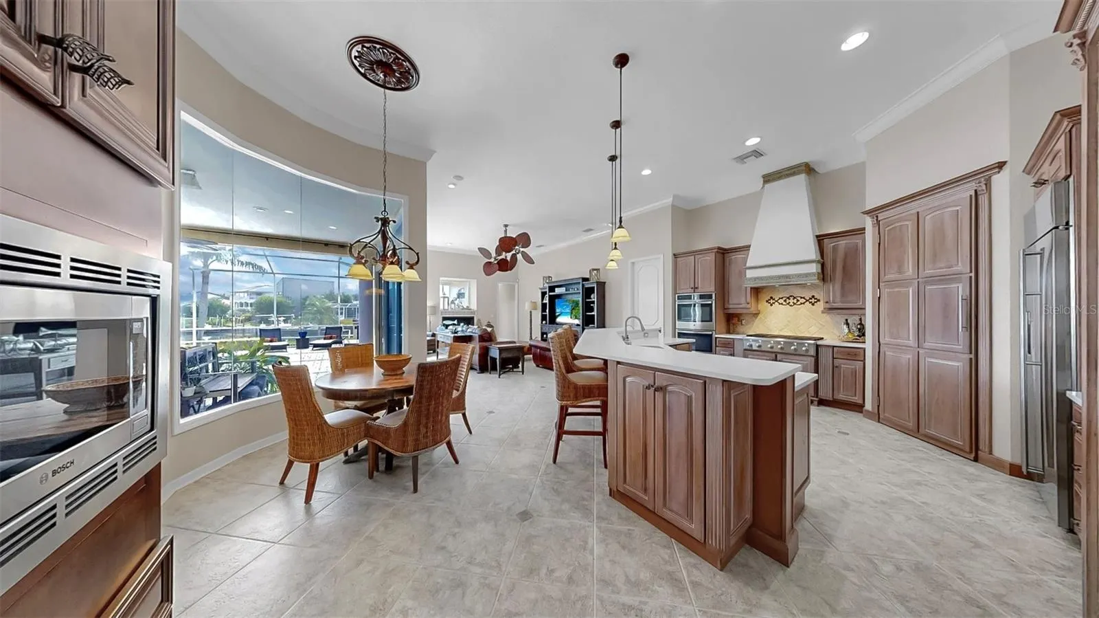 914 CAPRICCIO LN