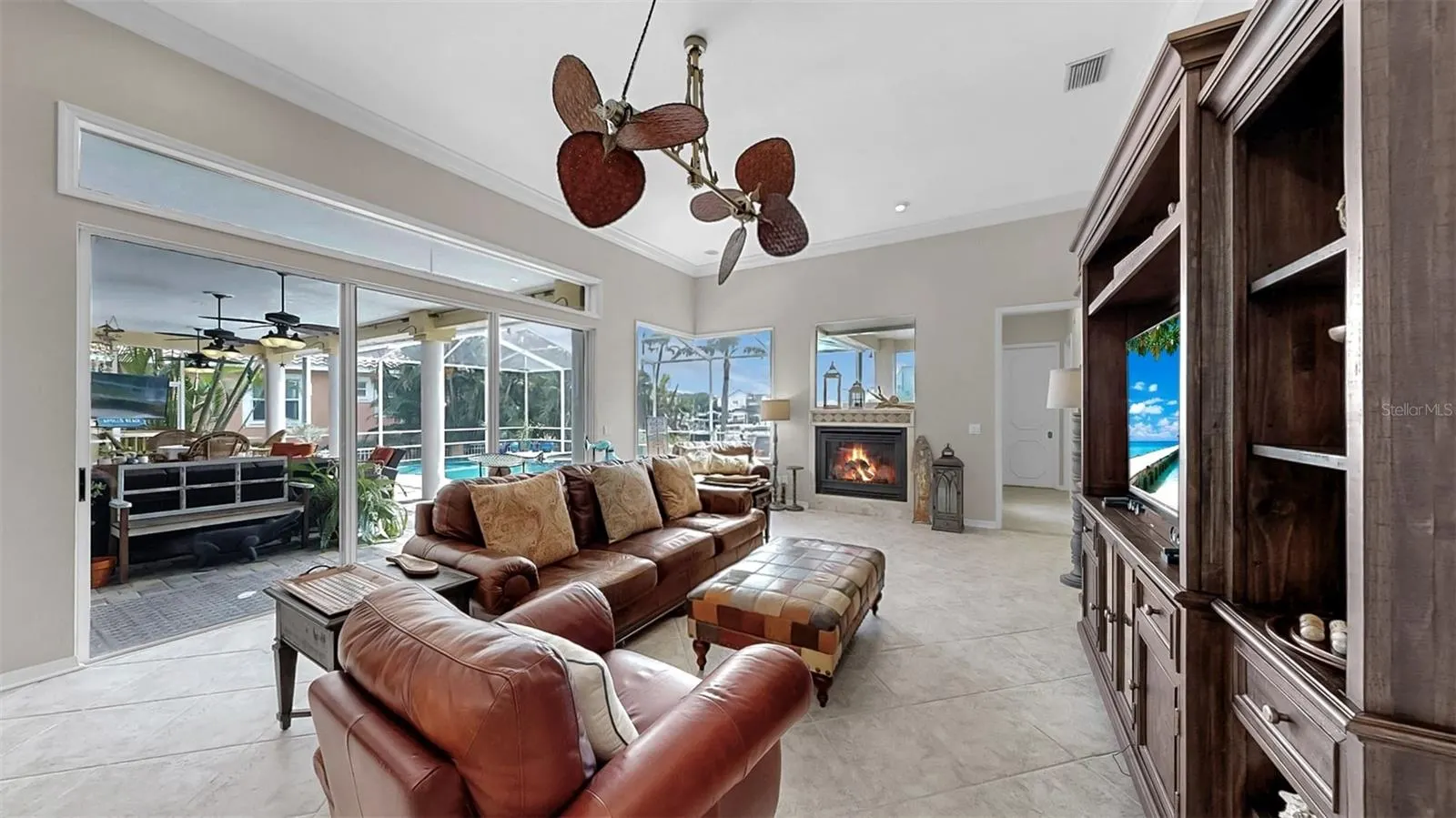 914 CAPRICCIO LN