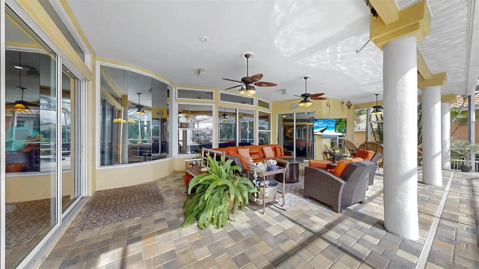 914 CAPRICCIO LN