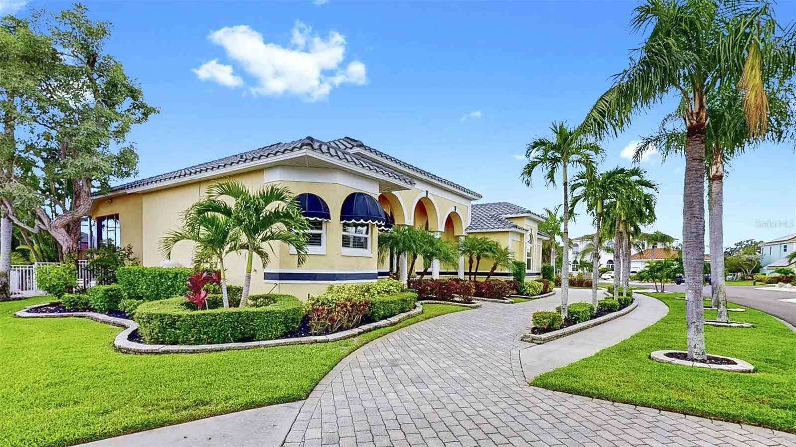 914 CAPRICCIO LN