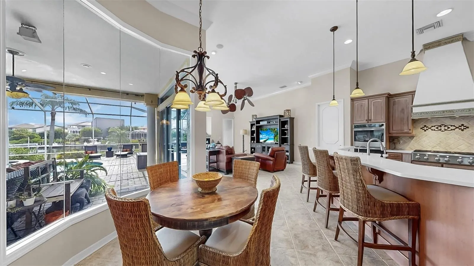 914 CAPRICCIO LN