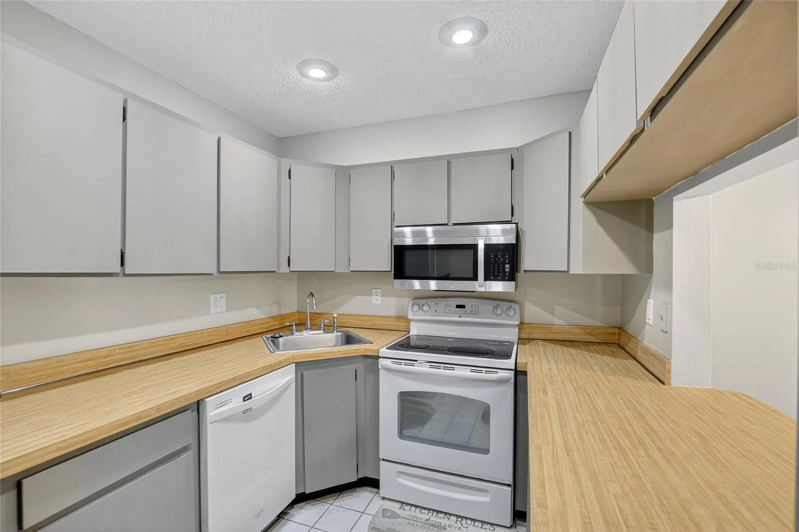 1225 PINE RIDGE CIR W #A2, #A2