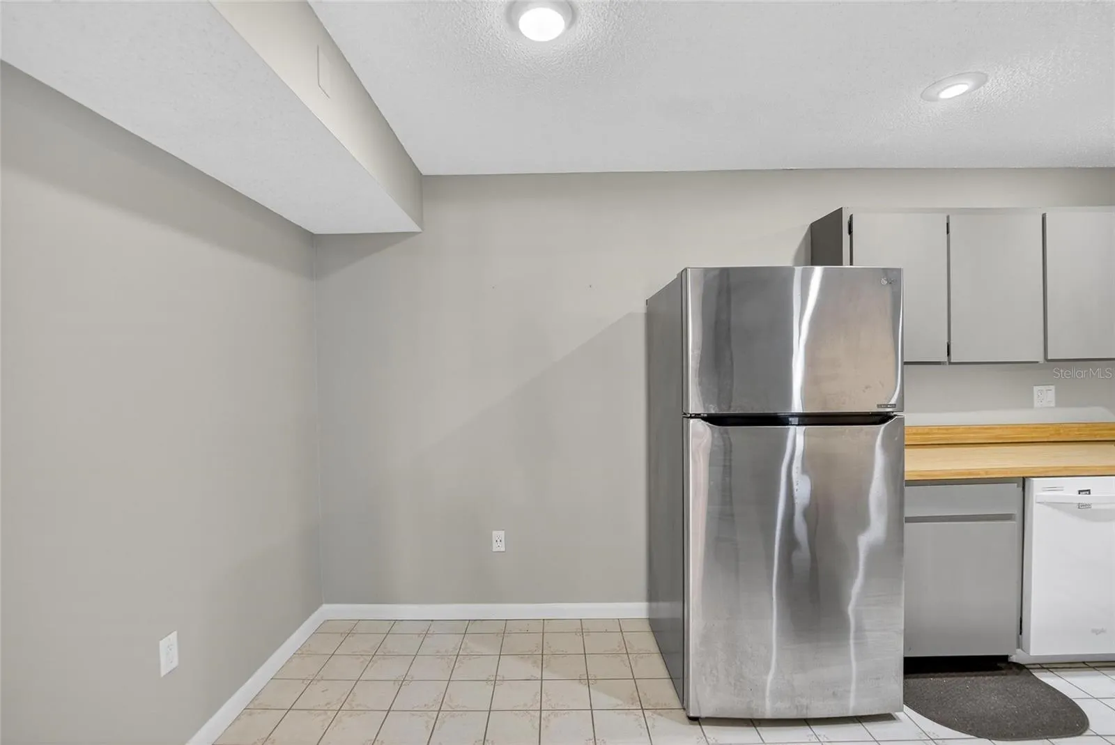 1225 PINE RIDGE CIR W #A2, #A2