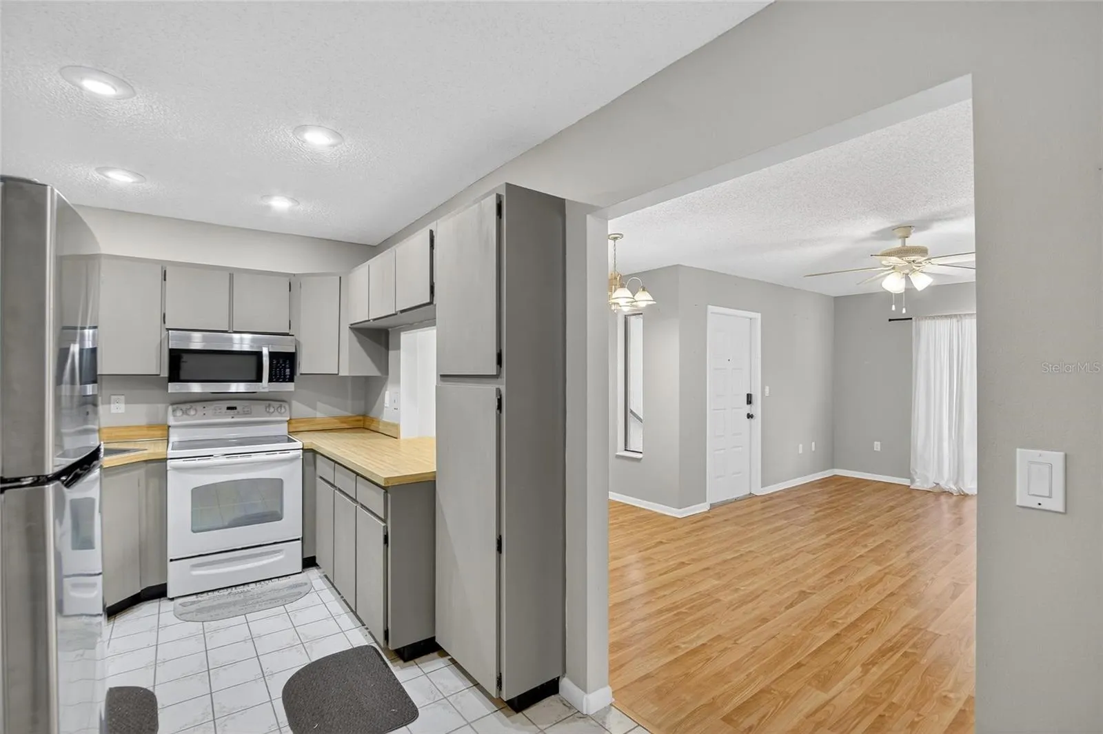1225 PINE RIDGE CIR W #A2, #A2