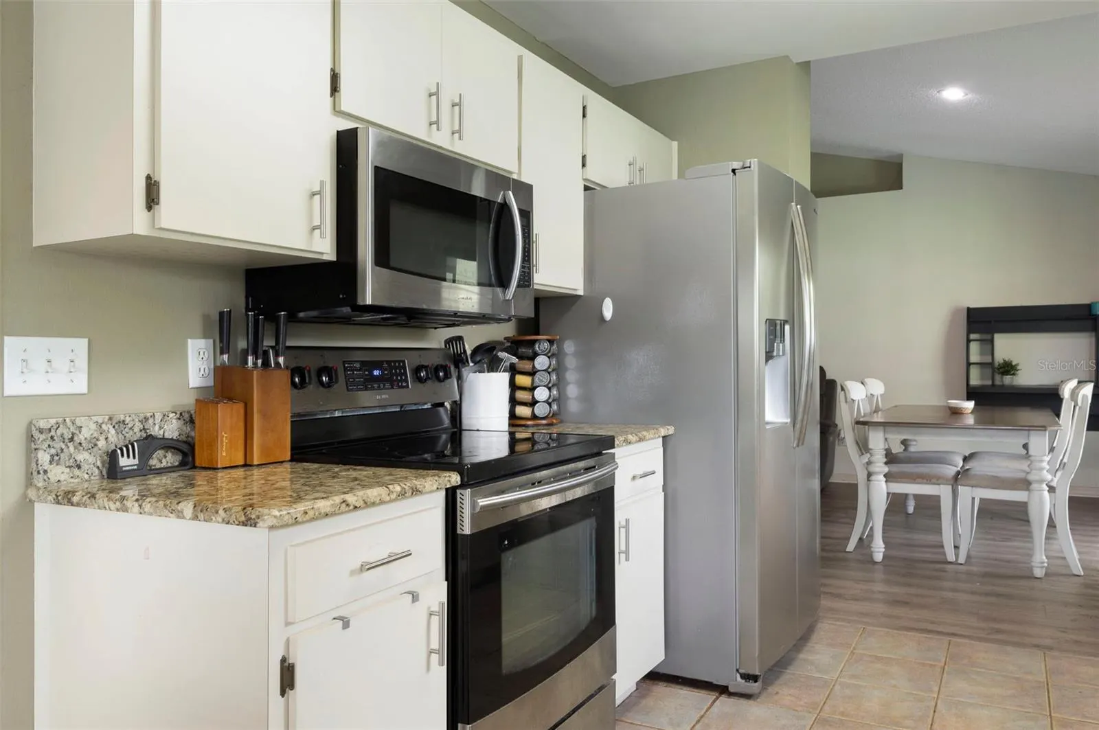 1052 MALLETWOOD DR