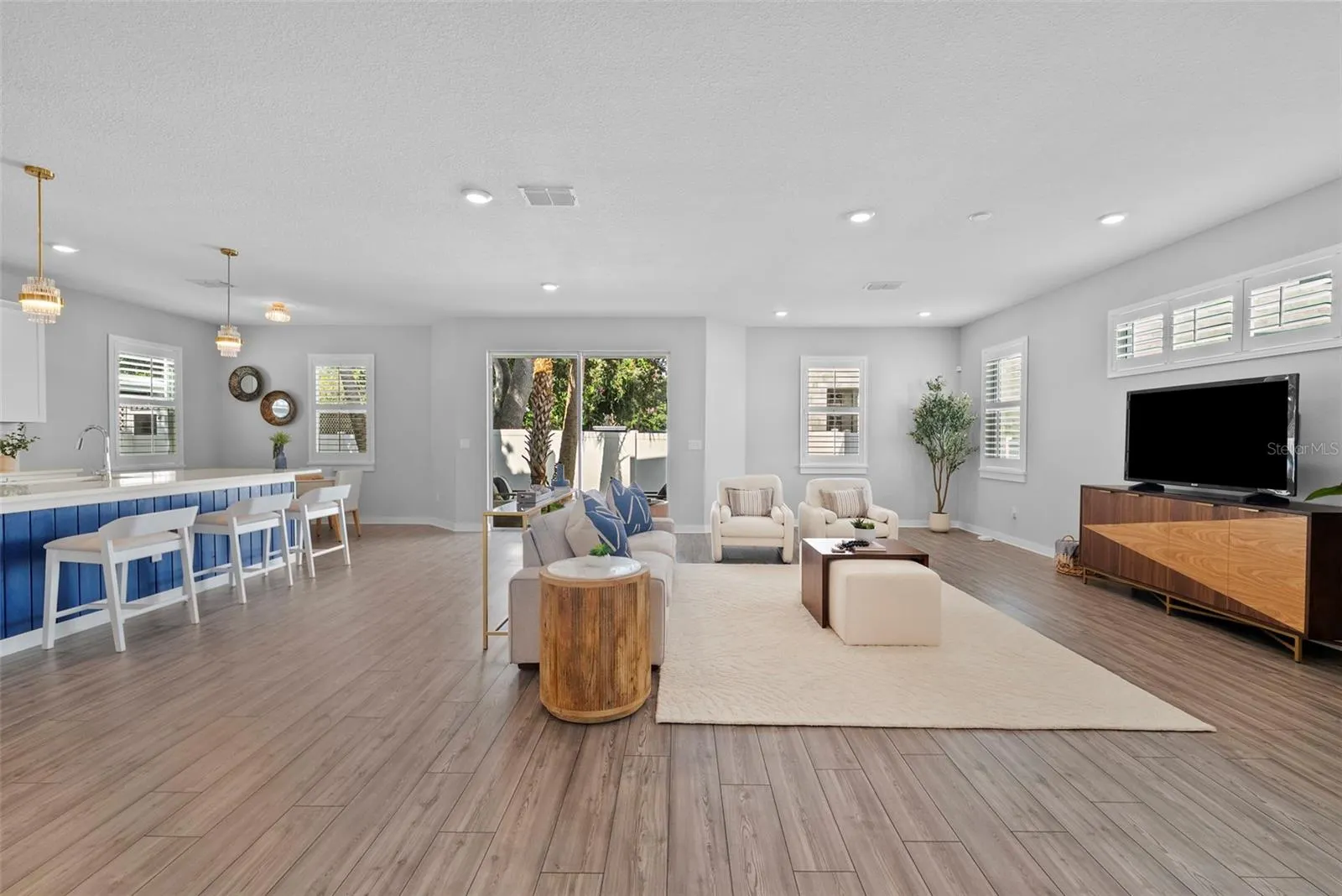 5834 S MACDILL AVE