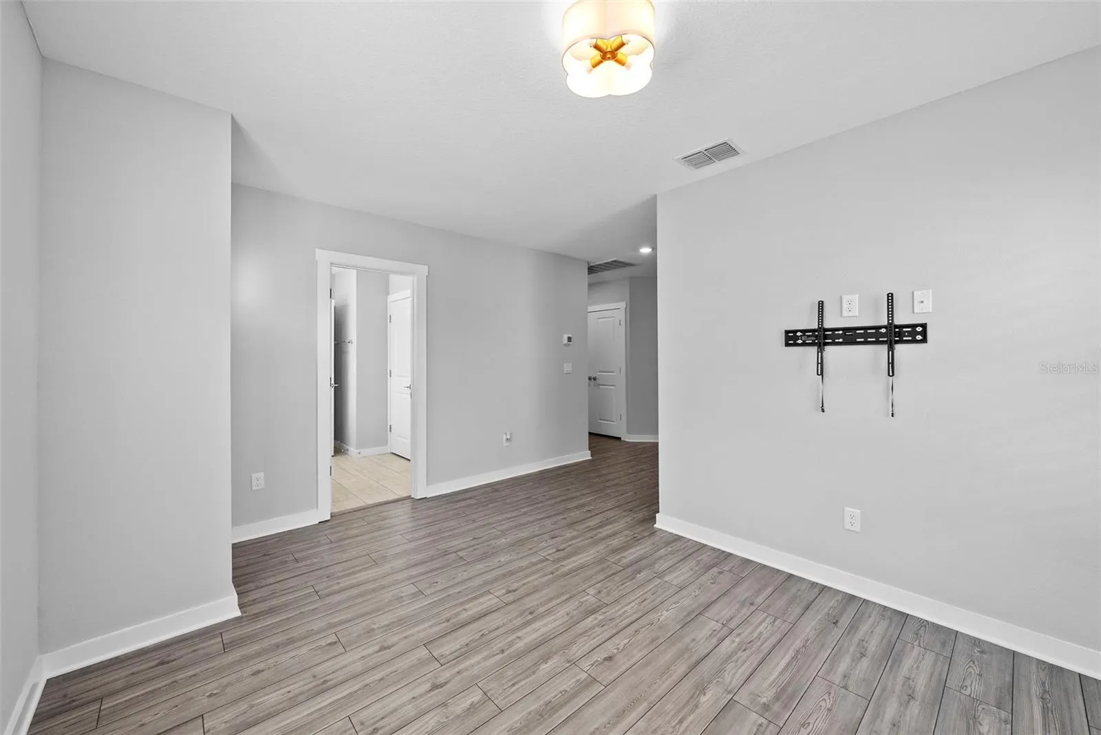 5834 S MACDILL AVE