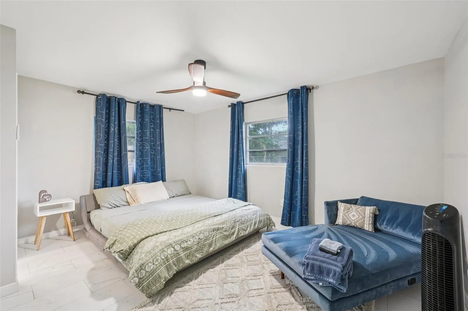 1860 ALBERTA DR