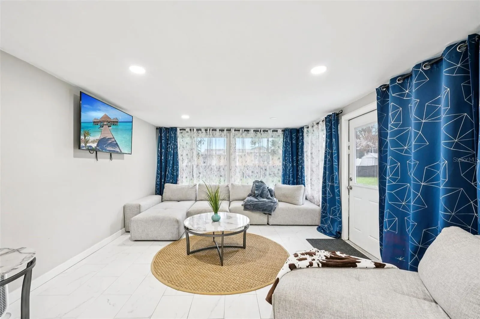 1860 ALBERTA DR