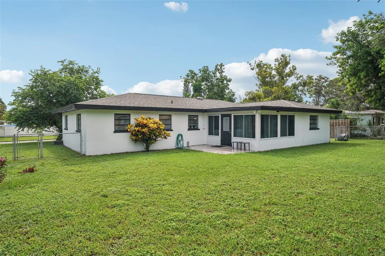 1860 ALBERTA DR