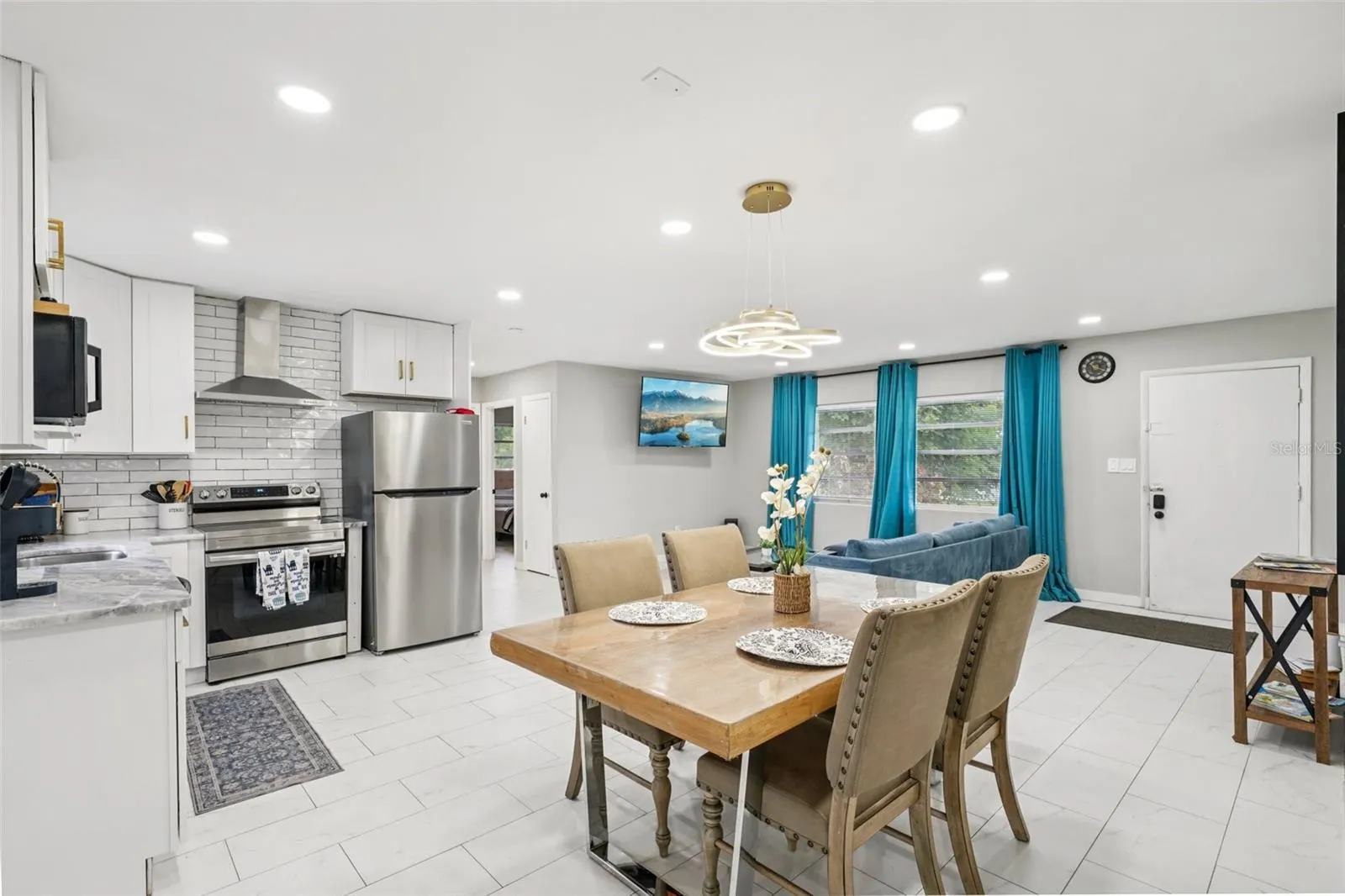 1860 ALBERTA DR