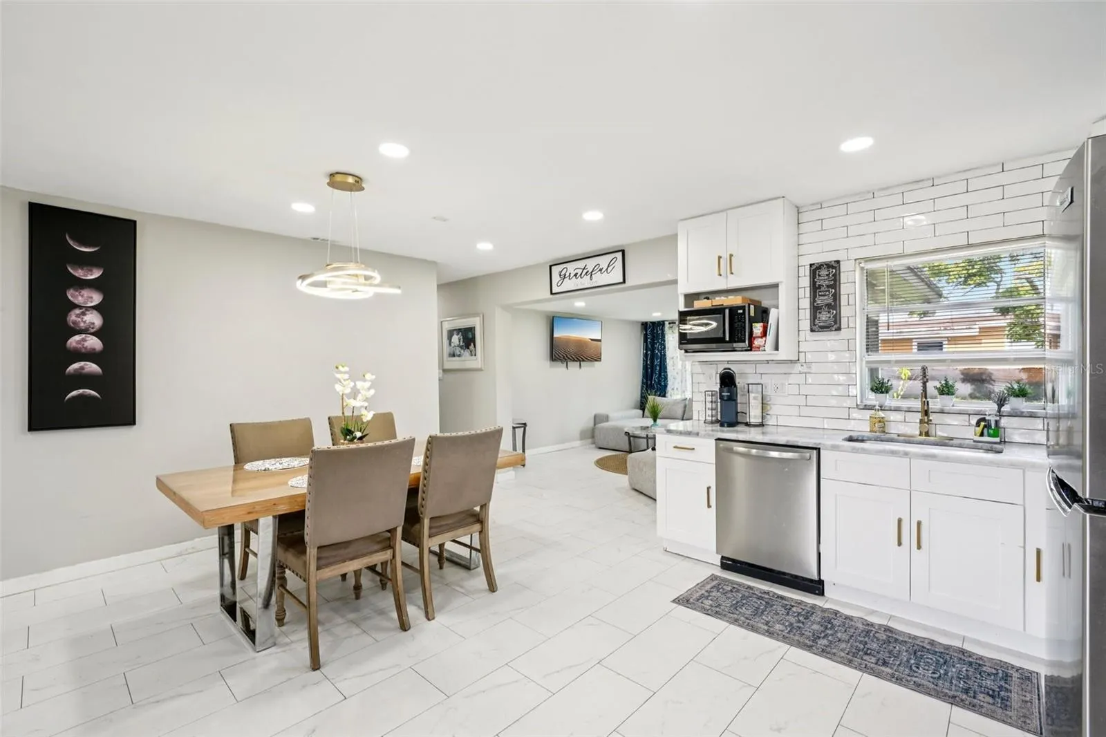 1860 ALBERTA DR