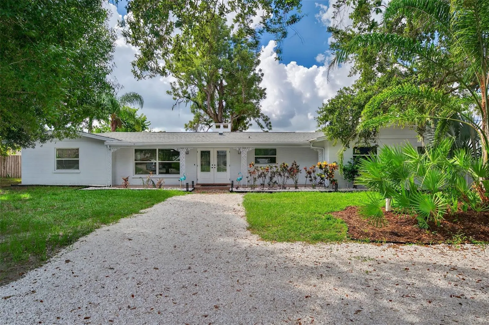 4422 N LAKE DR