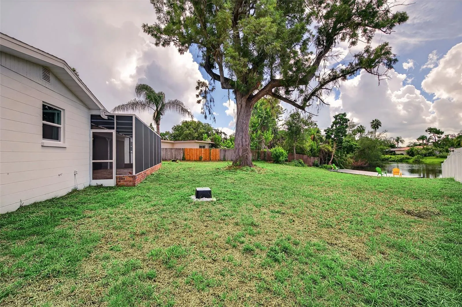 4422 N LAKE DR