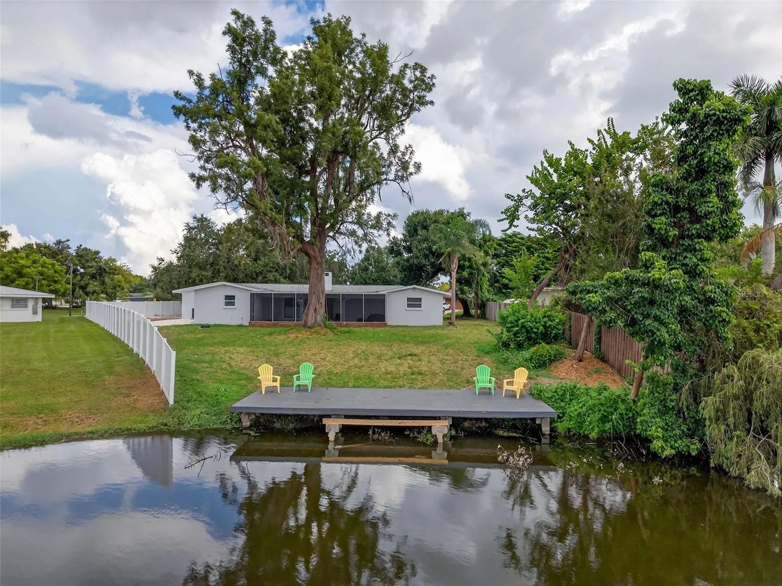 4422 N LAKE DR