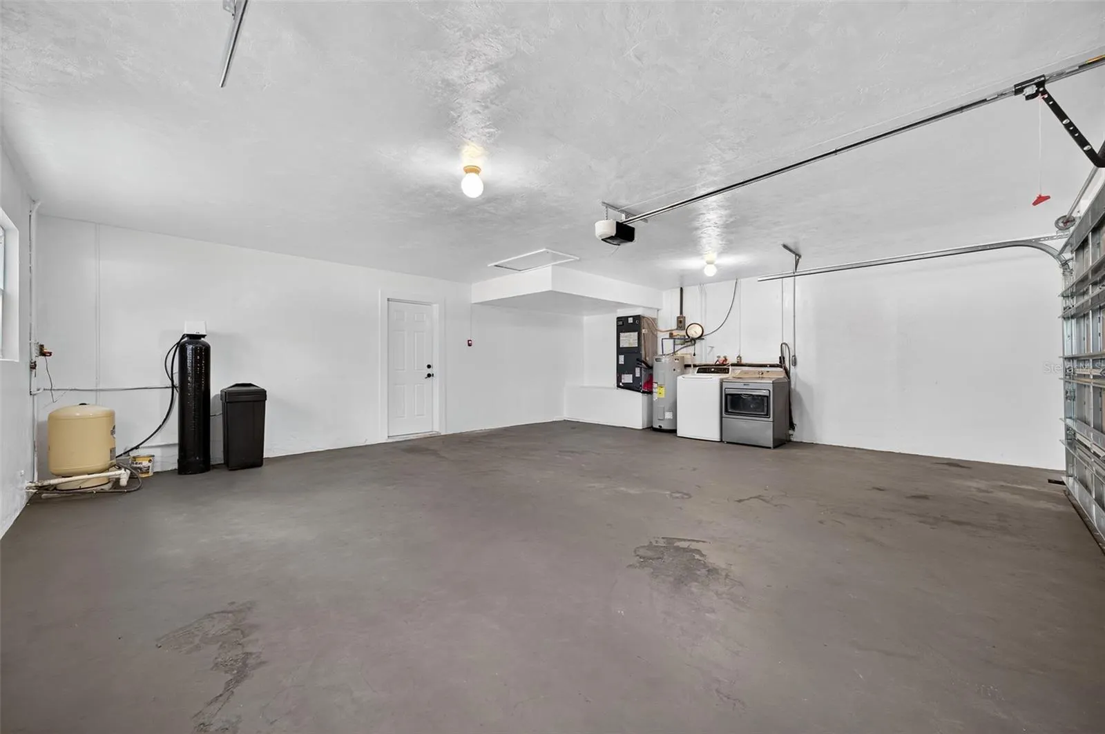 4422 N LAKE DR