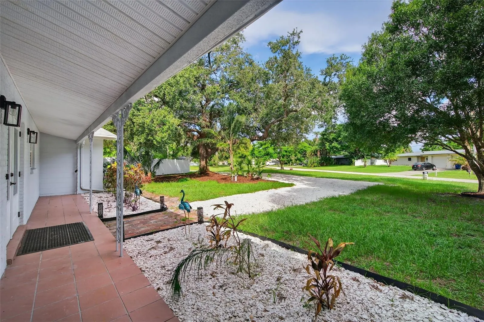 4422 N LAKE DR