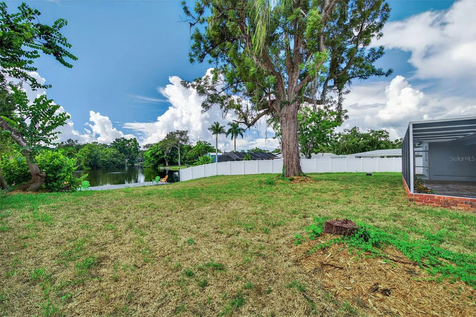4422 N LAKE DR