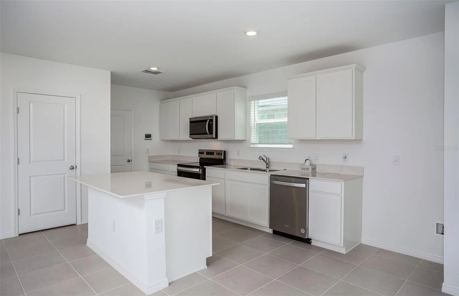1079 SILVERLAKE BLVD