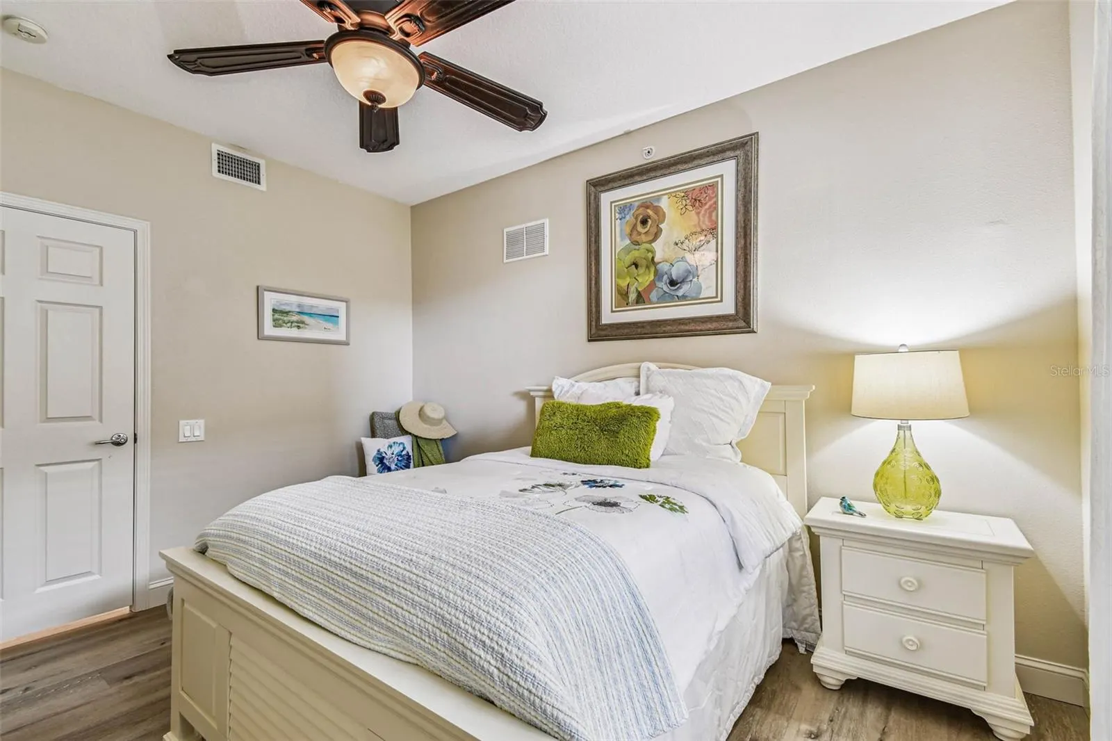 826 LANTERN WAY #103, #103