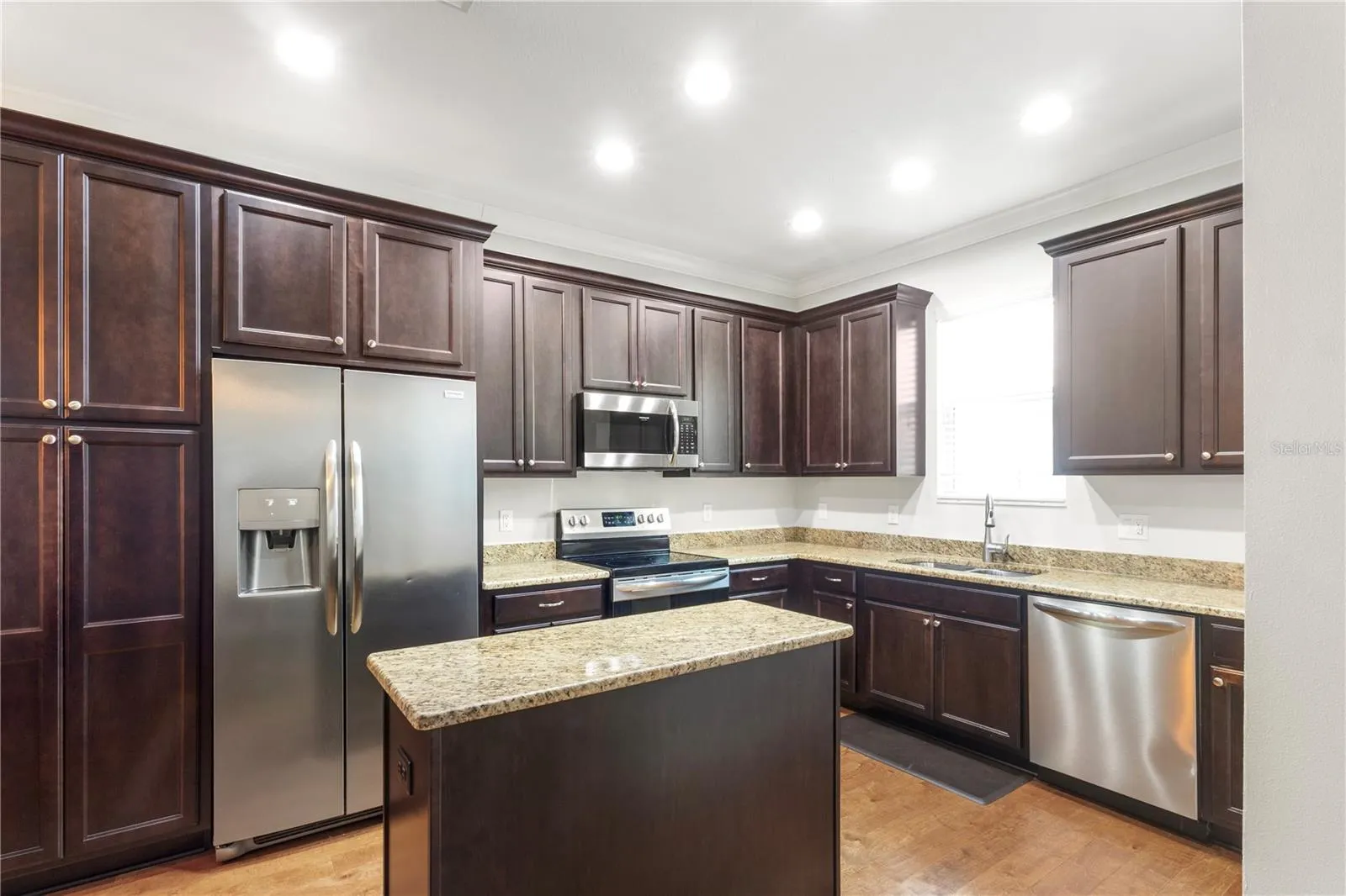 743 JETSTAR LN