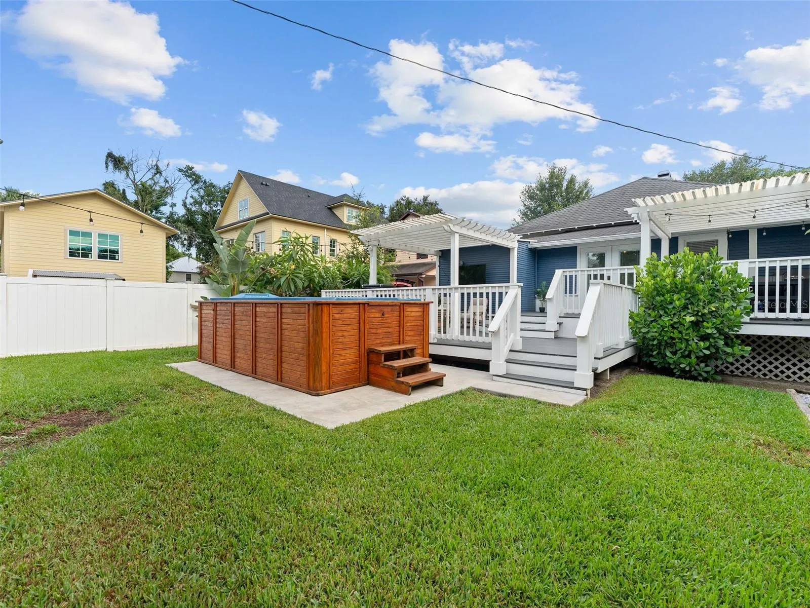 306 E ROSS AVE