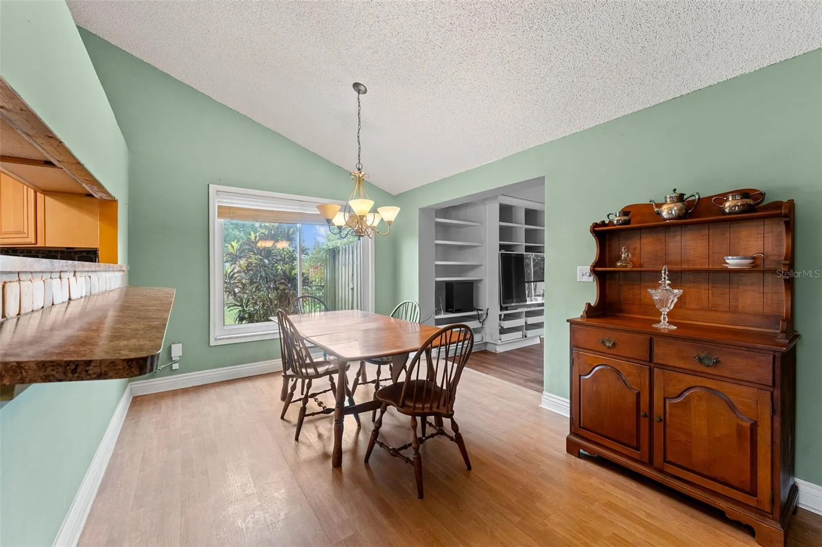 8841 OAK CIR