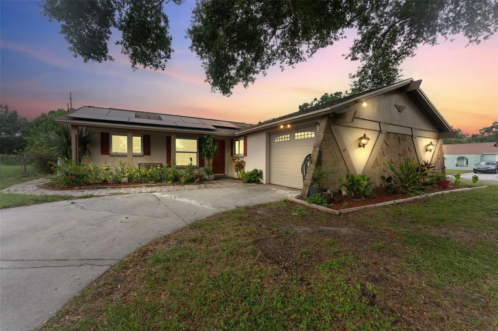 8841 OAK CIR