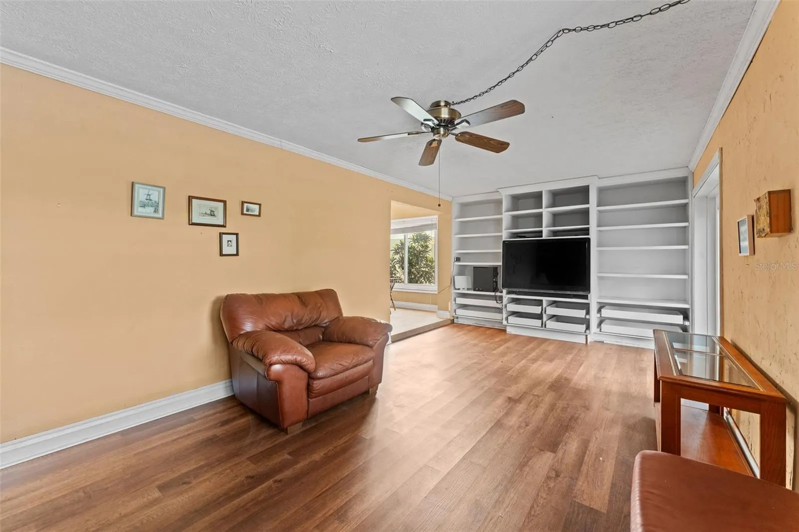 8841 OAK CIR