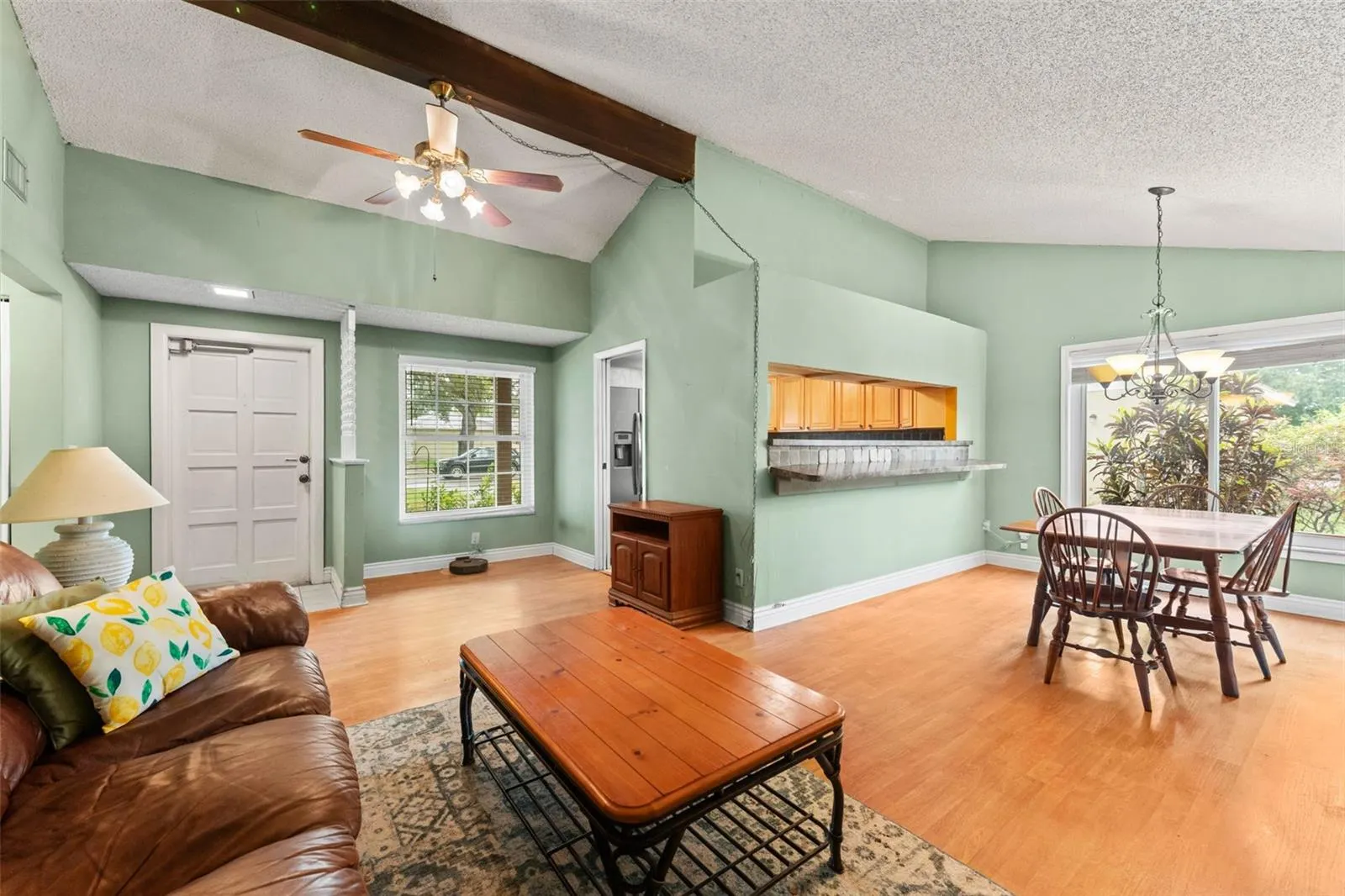 8841 OAK CIR