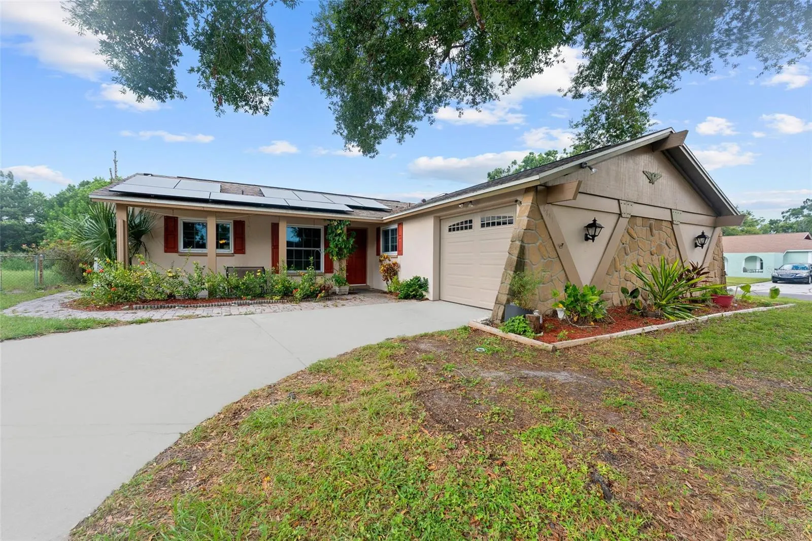 8841 OAK CIR