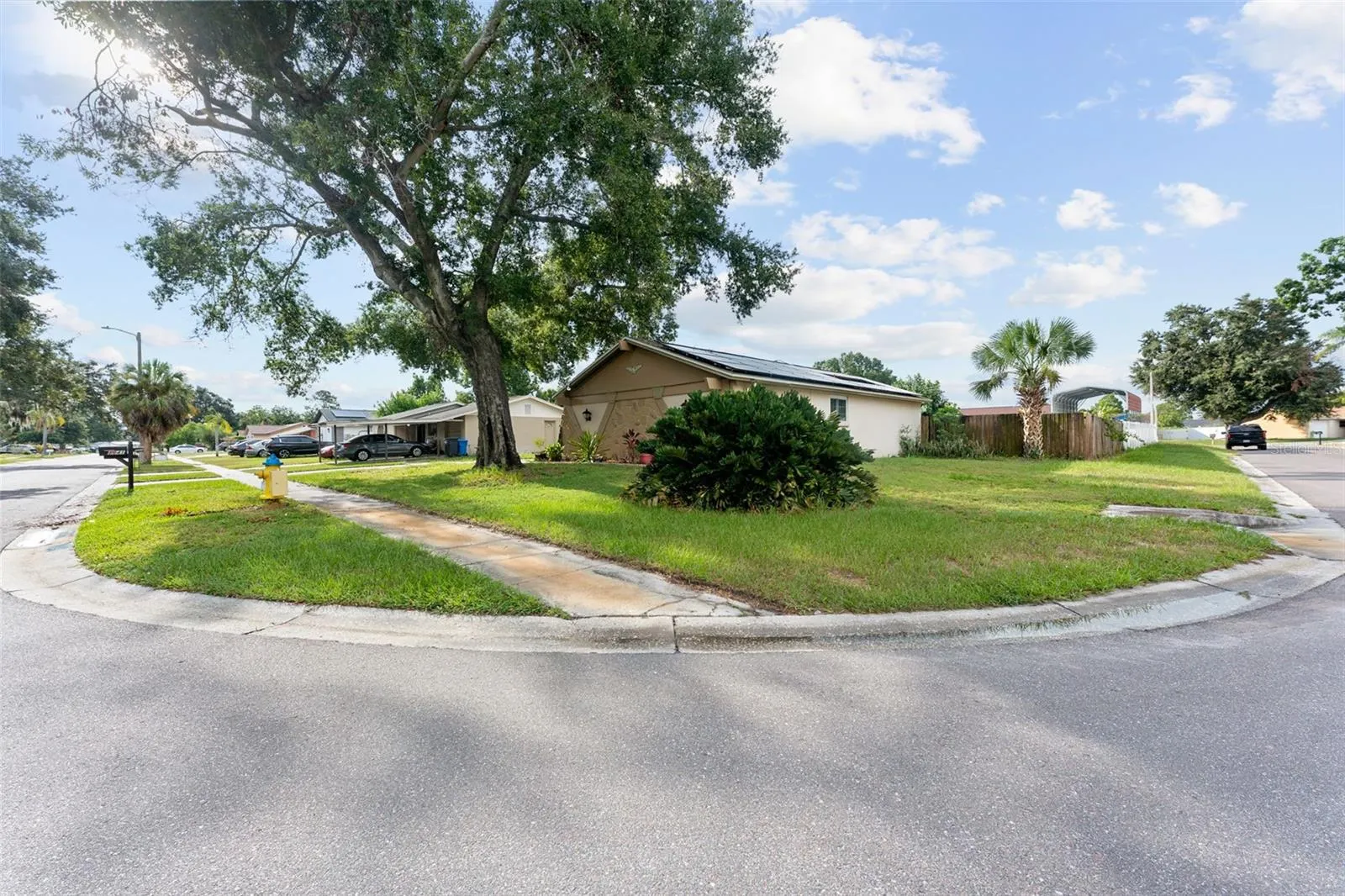 8841 OAK CIR