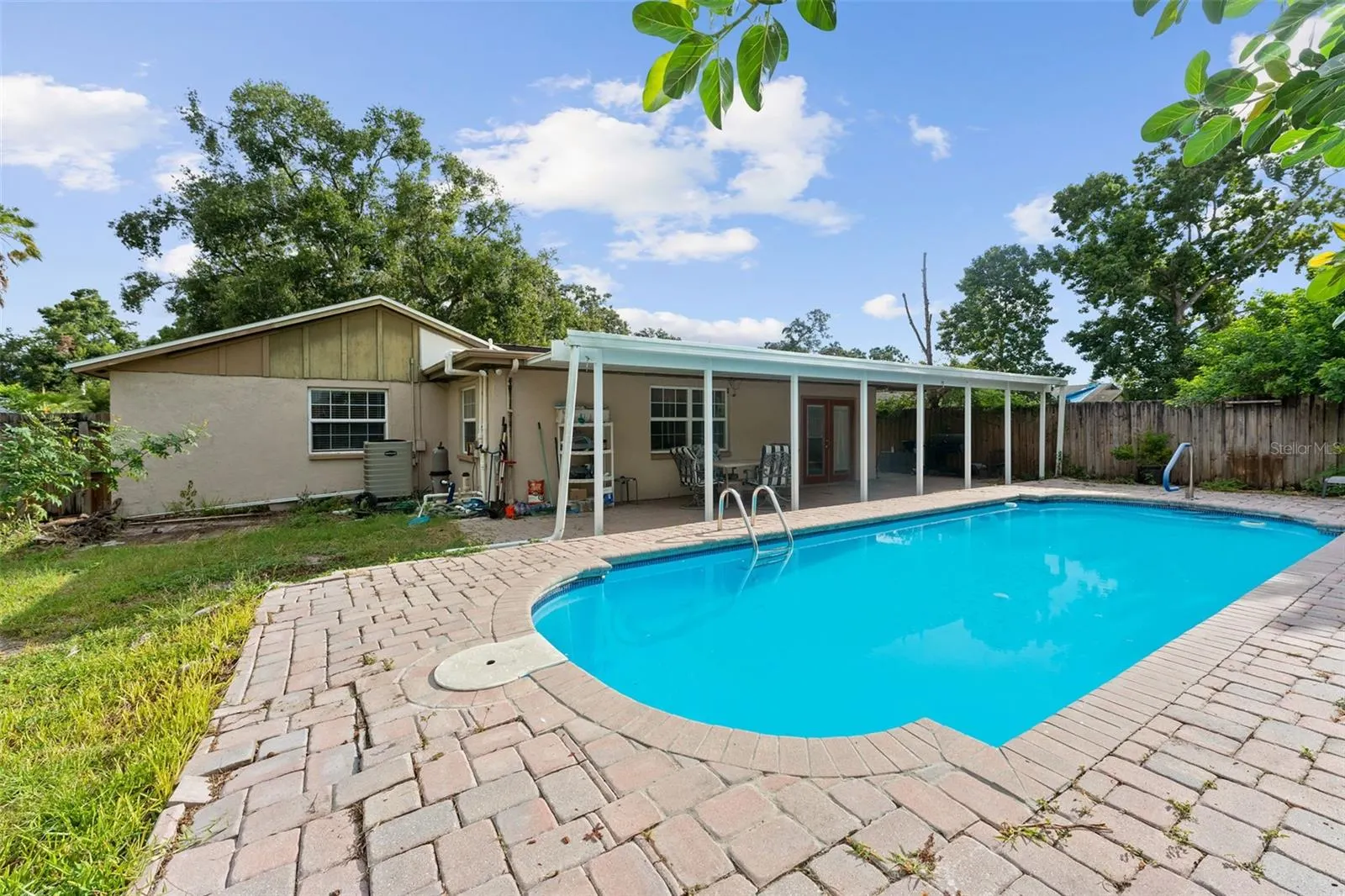 8841 OAK CIR