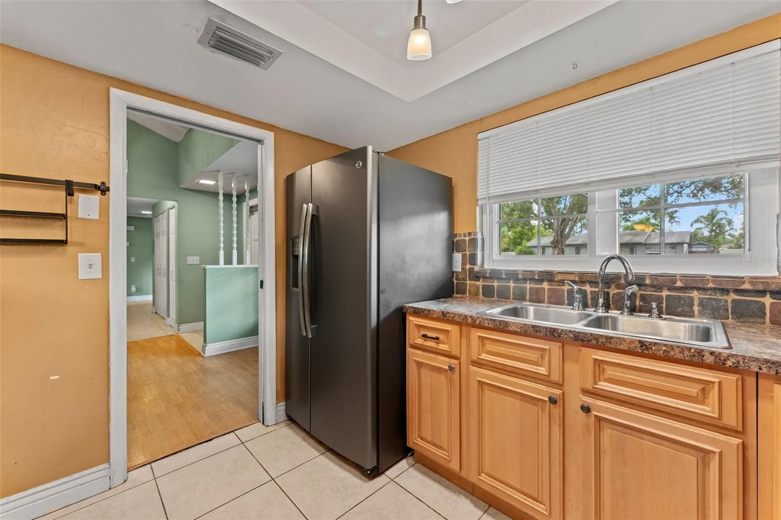 8841 OAK CIR