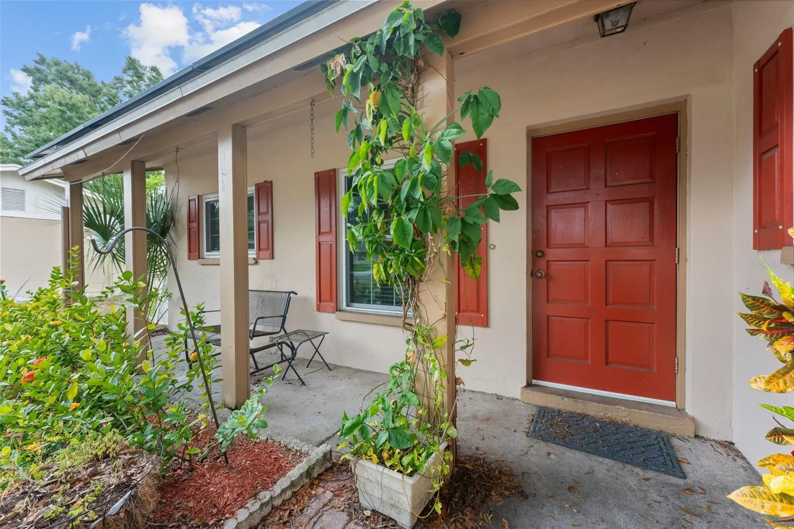 8841 OAK CIR