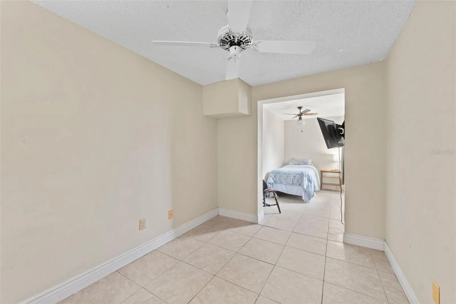 8841 OAK CIR