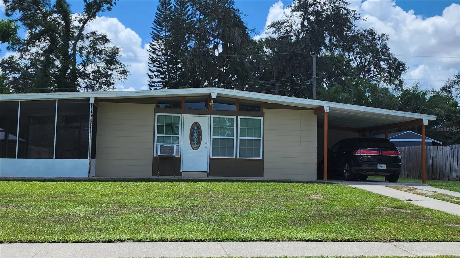 1122 DOGWOOD AVE