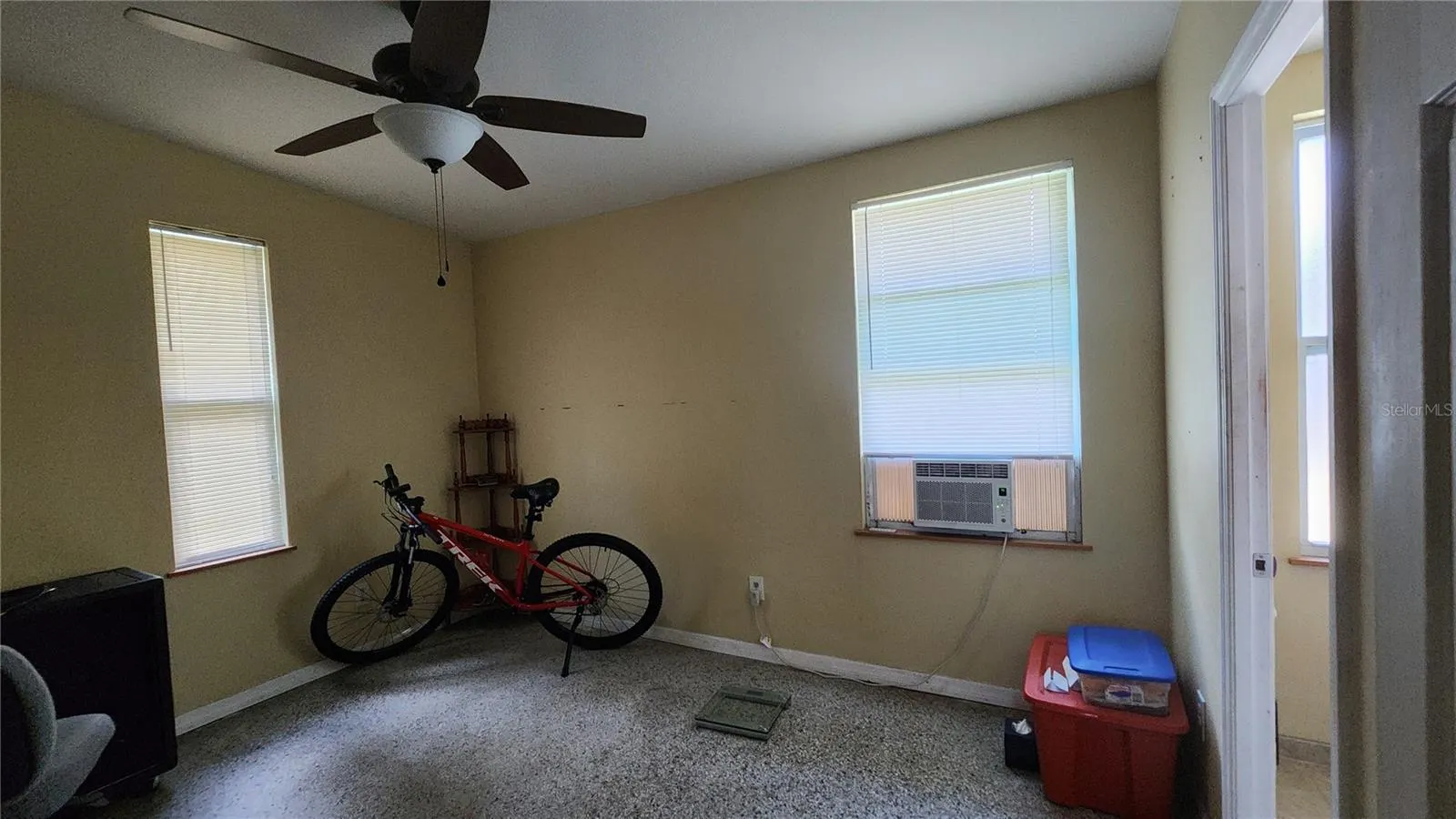 1122 DOGWOOD AVE