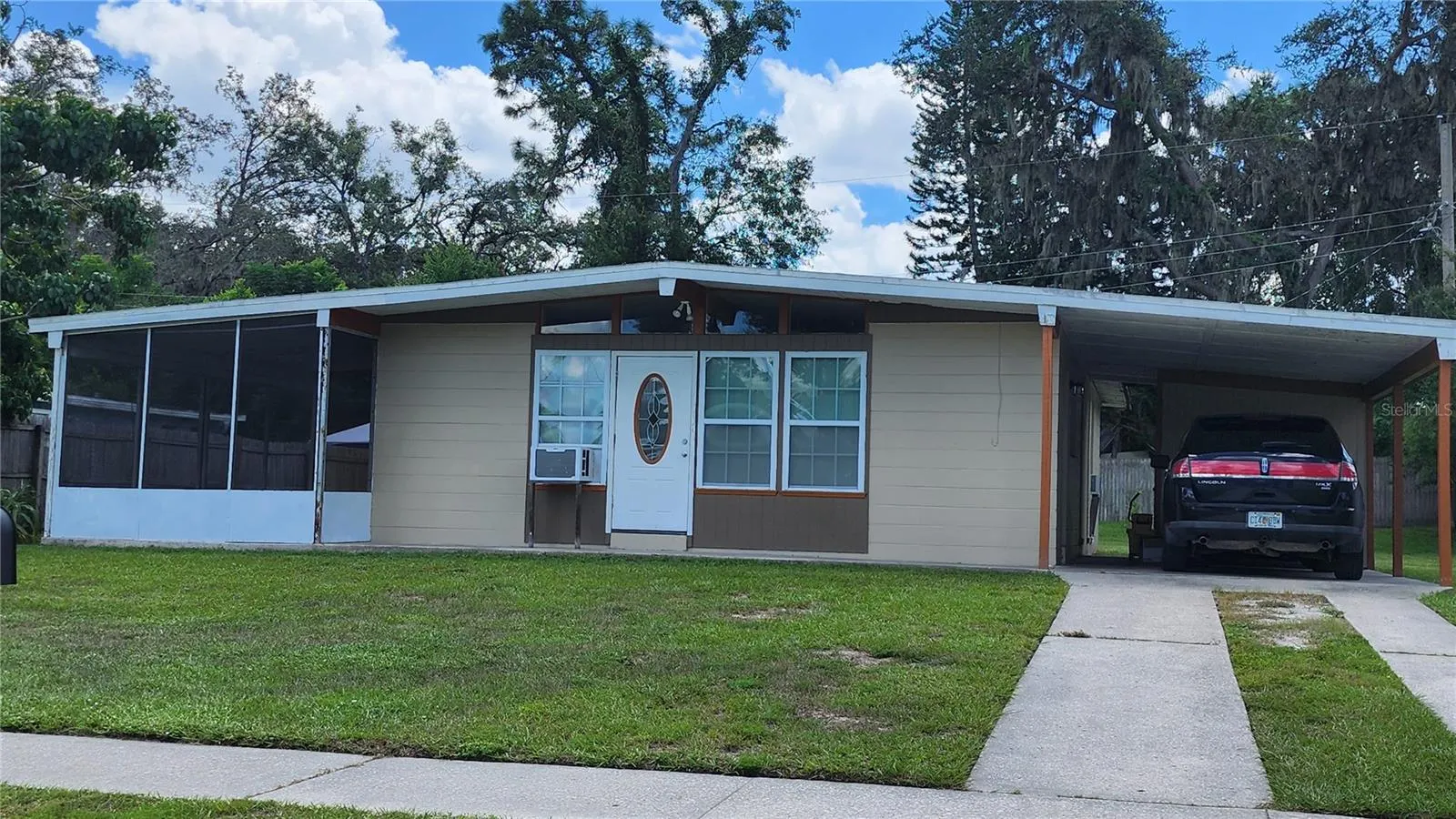1122 DOGWOOD AVE
