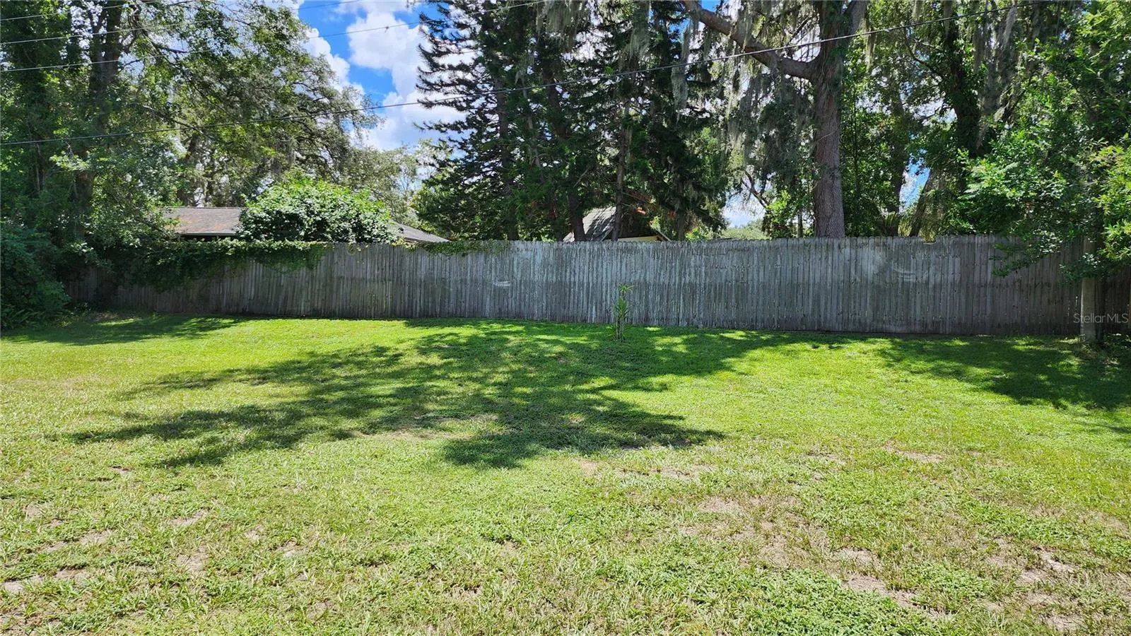 1122 DOGWOOD AVE