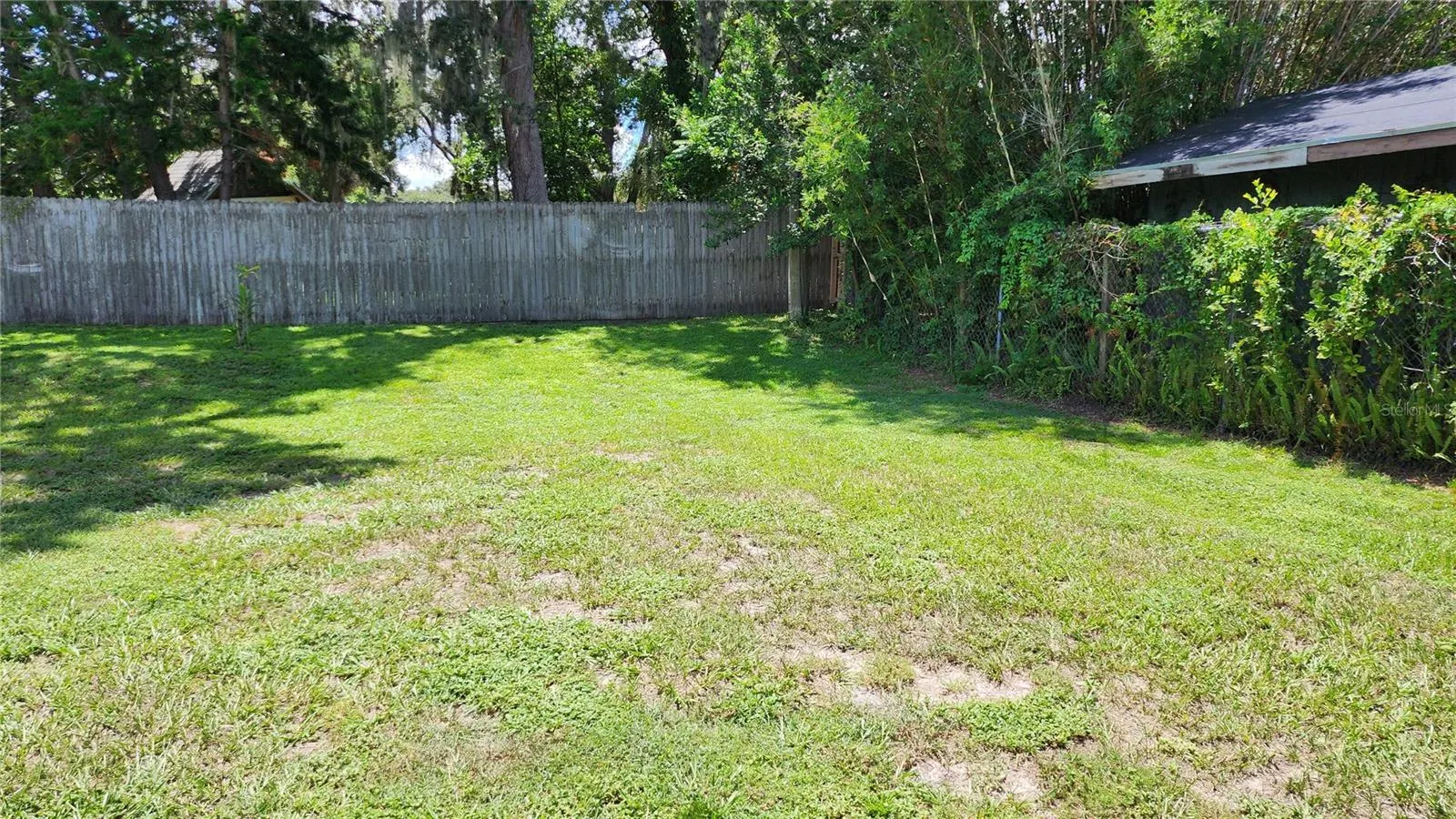 1122 DOGWOOD AVE