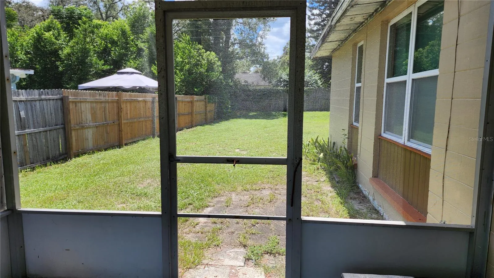 1122 DOGWOOD AVE