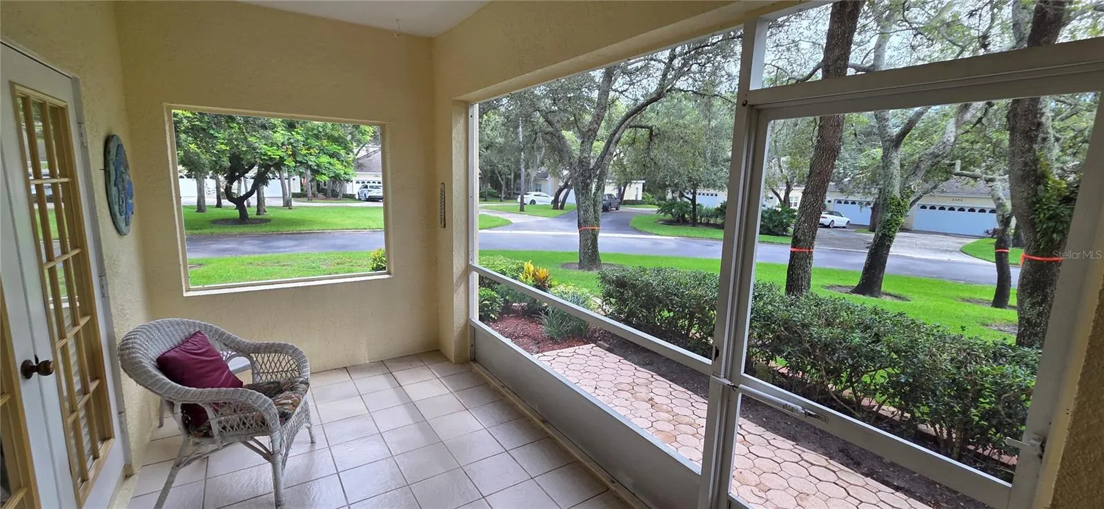 2175 OAK FOREST LN