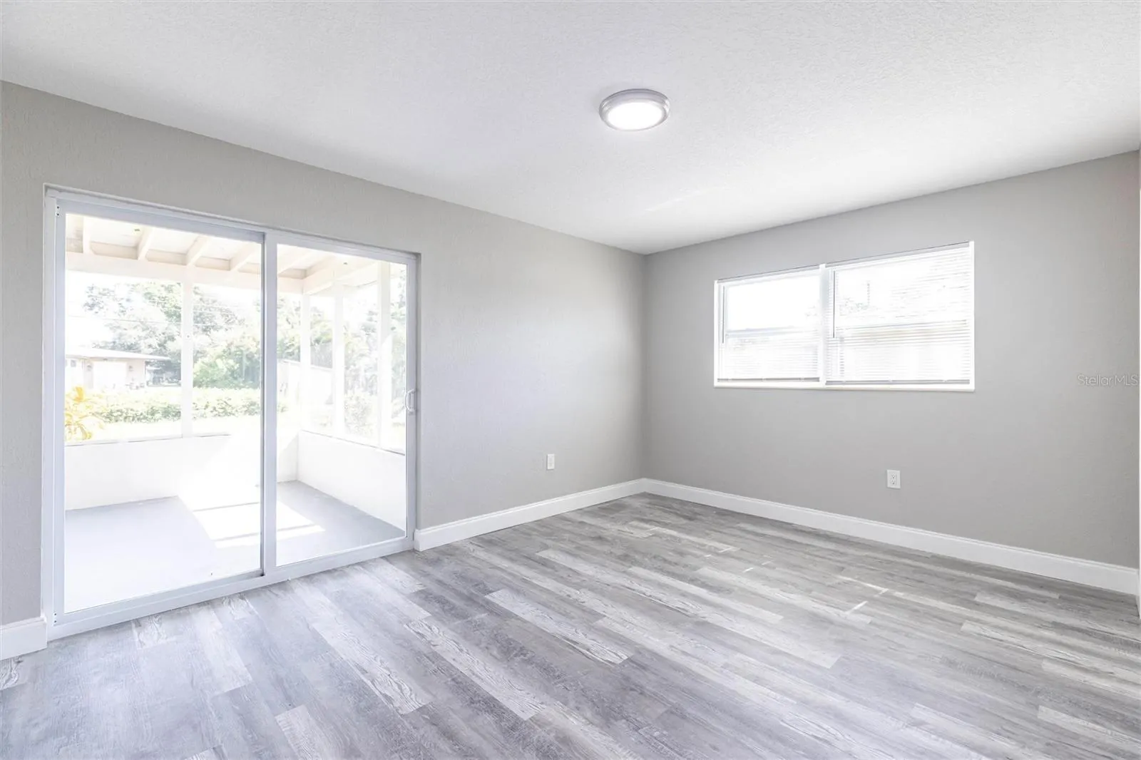 2207 WOODLAND BLVD