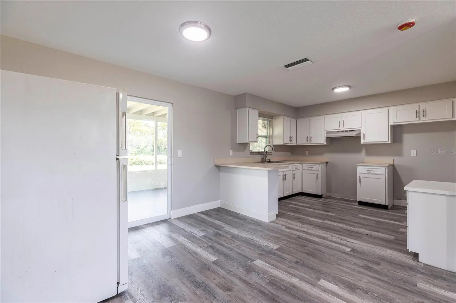 2207 WOODLAND BLVD
