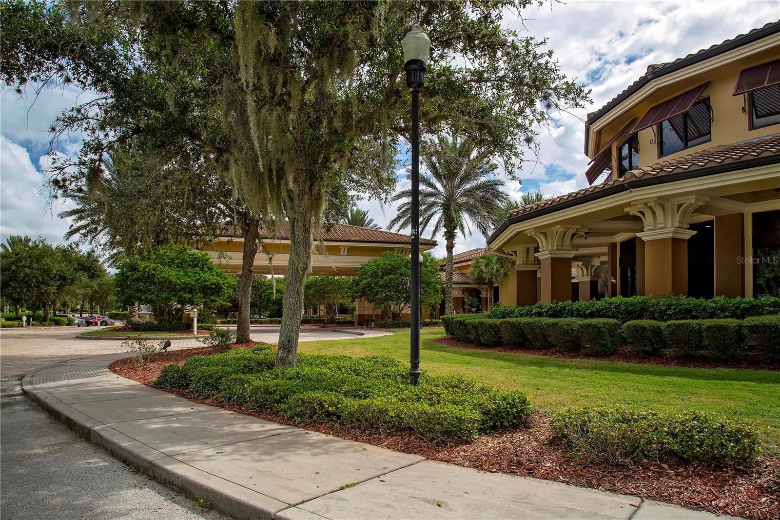 2039 BERRY ROBERTS DR