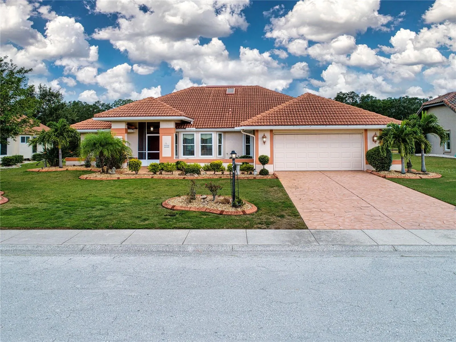 2039 BERRY ROBERTS DR