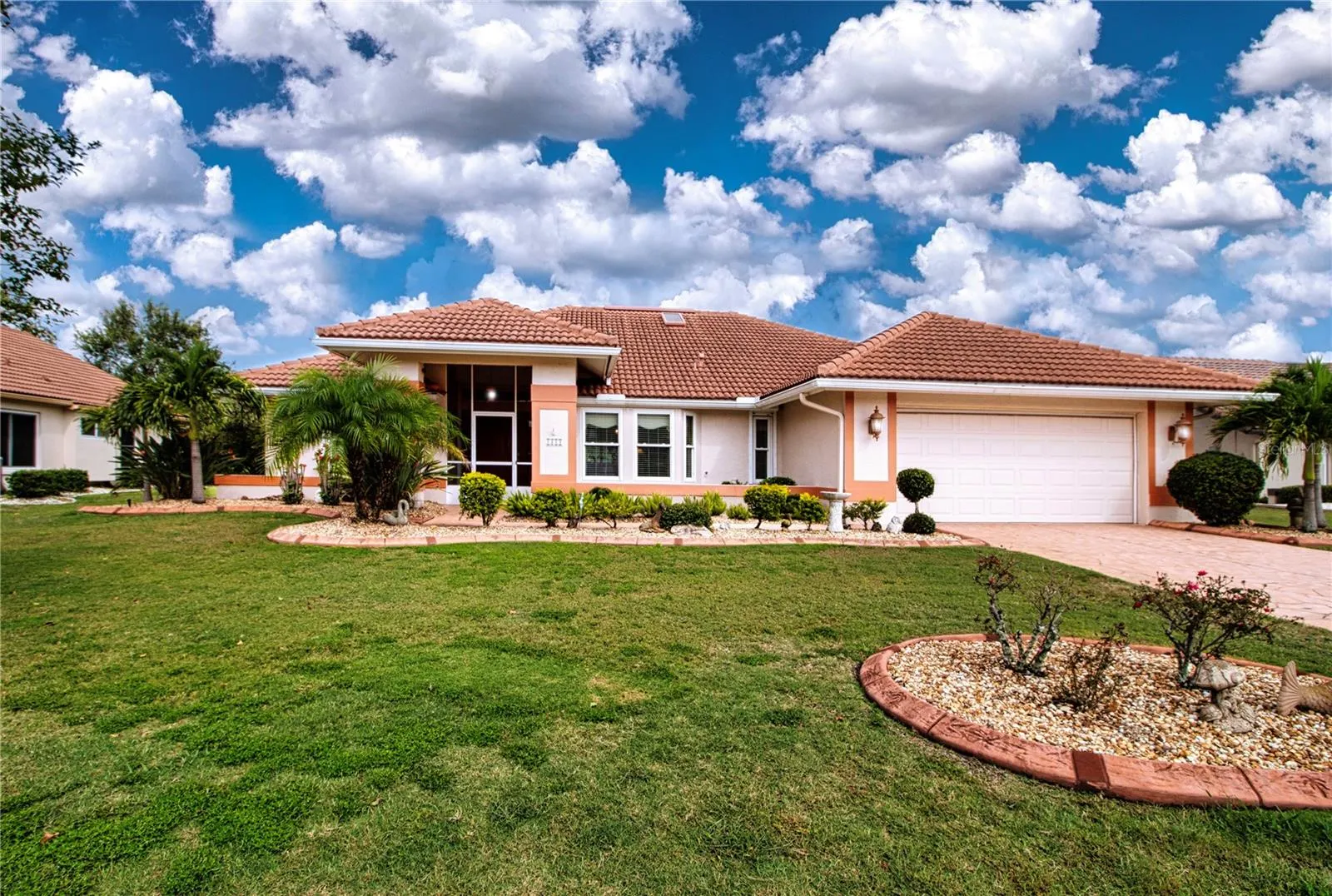 2039 BERRY ROBERTS DR