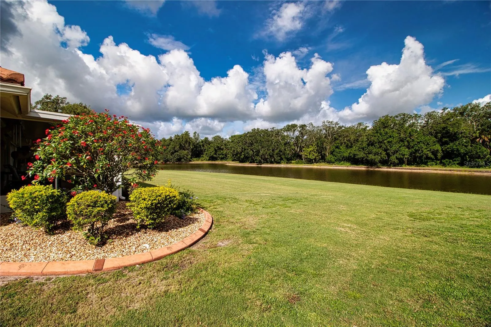 2039 BERRY ROBERTS DR